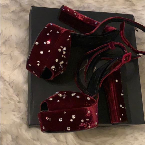 Heels - Picture 3 of 5